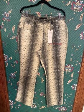 Revolt Jeans Olive Crocodile-Print Cropped Pants